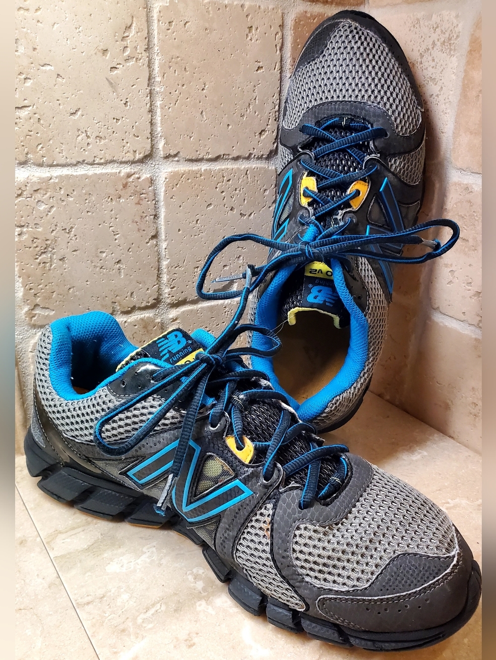 New Balance 750 v2 Gray Mesh Running Shoes with Blue Accents Size 10 4E